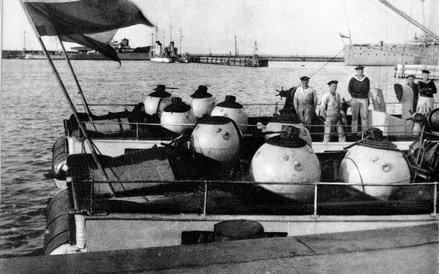 Miny morskie na polskich trałowcach (niemieckiego typu FM, zakupionych w Danii w 1920 roku), począte