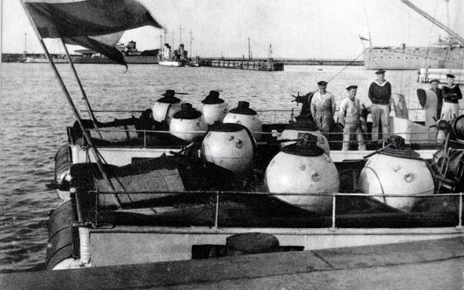 Miny morskie na polskich trałowcach (niemieckiego typu FM, zakupionych w Danii w 1920 roku), począte