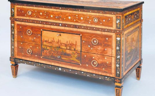 Na 150–180 tys. zł wyceniono zabytkową komodę.