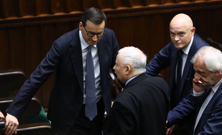 PiS prowadzi w sondażu. Koalicja z Konfederacją dałaby trzecią kadencję