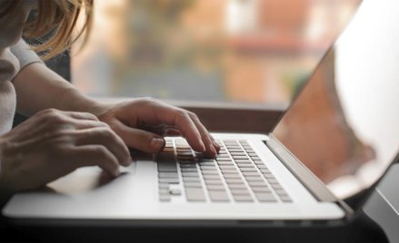 Szybszy internet przyspieszy... wzrost pensji informatyków