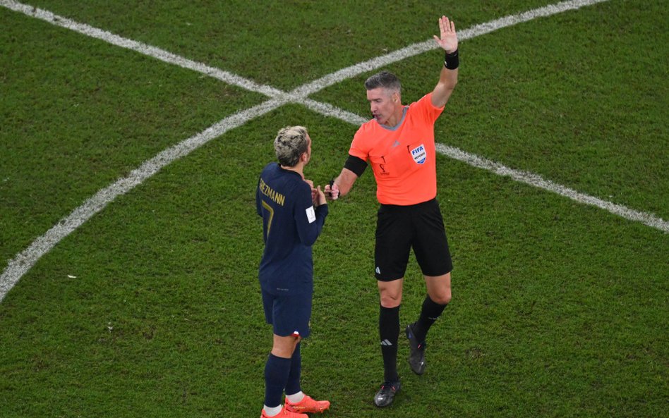 Antoine Griezmann po anulowaniu jego gola przez sędziego