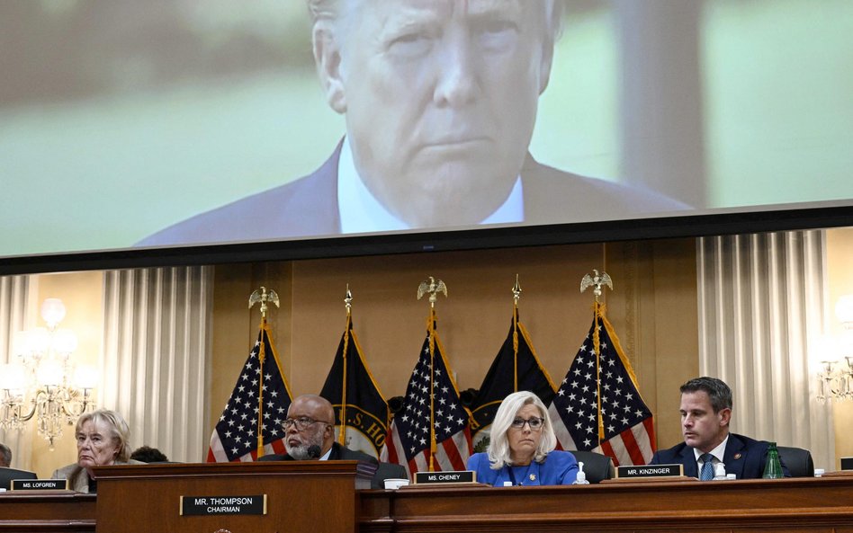 Komisja ma zeznania, z których wynika, iż doradcy Trumpa wielokrotnie mu mówili, że przegrał wybory,