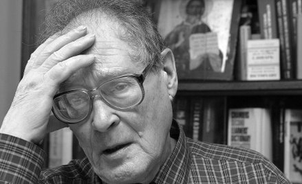 Siergiej Kowalow w swym mieszkaniu – zdjęcie z 2005 r.