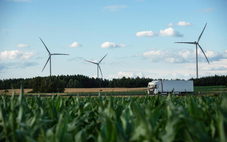 OZE biją rekordy produkcji energii, a jednocześnie ich rozwój napotyka kolejne bariery.