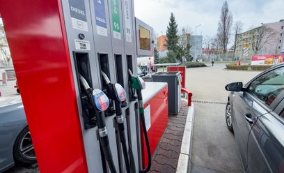 Działania rządu mają obniżyć cenę paliwa