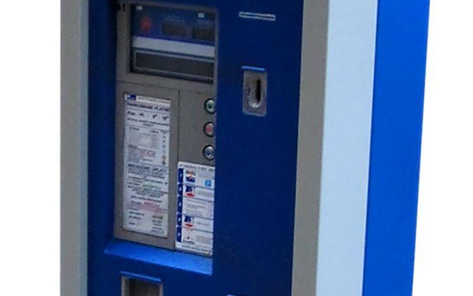 Rząd zdecydował, że nie będzie gwarantowanych maksymalnych stawek za parkowanie, znikną też z dzisie
