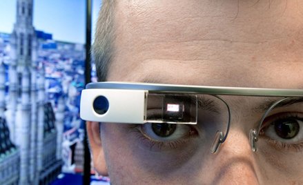 Okulary Google Glass pozwalają na korzystanie z Sieci w zupełnie nowy sposób. Ale budzą też obawy o 