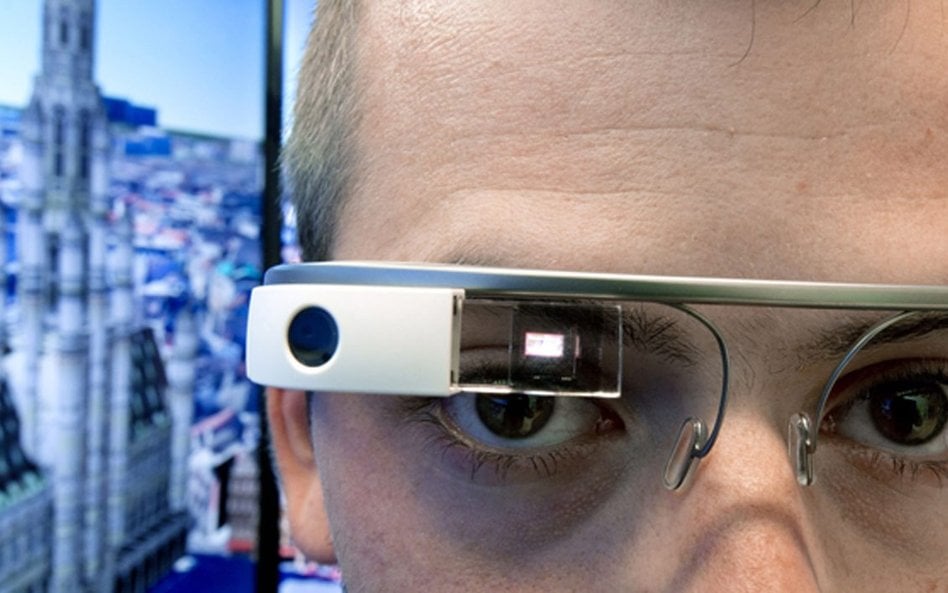 Okulary Google Glass pozwalają na korzystanie z Sieci w zupełnie nowy sposób. Ale budzą też obawy o 