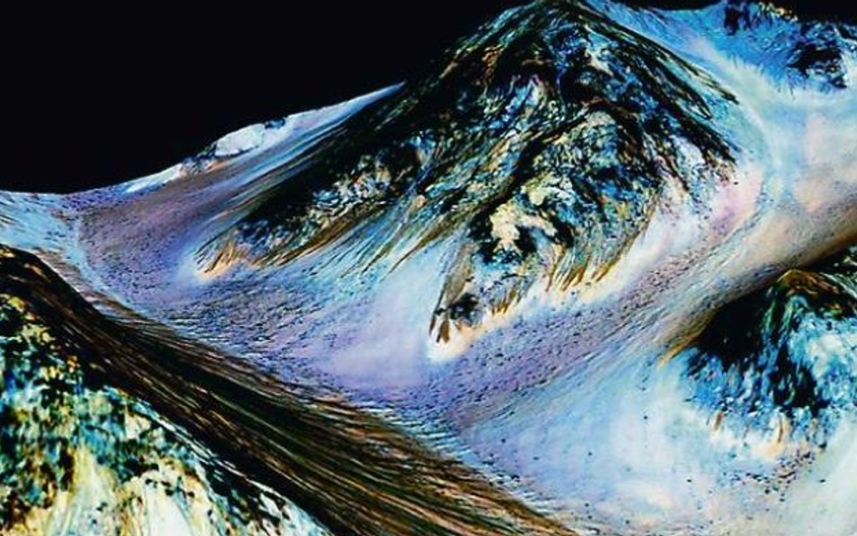 28 września - NASA ogłosiła, że znaleziono dowody na obecność ciekłej słonej wody na powierzchni Mar