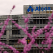 Alcoa płynie na aluminiowej hossie