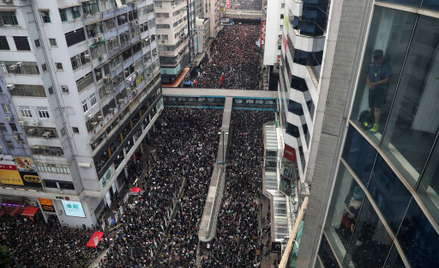 Słynne zdjęcie z protestów w Hongkongu to fotomontaż