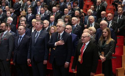 Adwokaci witają owacją na stojąco Andrzeja Rzeplińskiego, a część nawet konserwatywnych prawników st