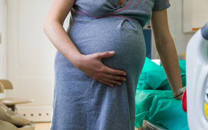 Prawa pacjentów: w czasie porodu 54,3% kobiet doświadczyło przemocy lub nadużyć