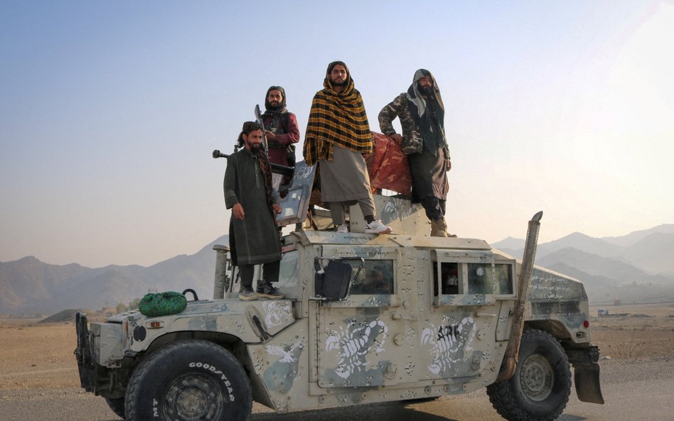 Talibowie w prowincji Momand Dara w Afganistanie