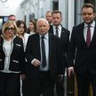 Prezes Prawa i Sprawiedliwości Jarosław Kaczyński w towarzystwie polityków tej partii: rzecznika Raf