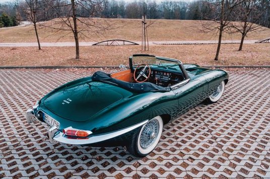 Klienci Jaguara mieli do wyboru trzy wersje nadwozia: dwudrzwiowe, dwuosobowe coupe, coupe mieszcząc