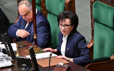 Nowa marszałek Sejmu Elżbieta Witek ogłosiła, że rezygnuje z samolotowych podróży do domu