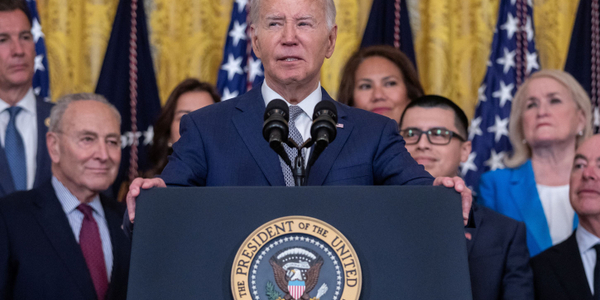 Joe Biden otwiera drogę do USA setkom tysięcy nielegalnych imigrantów