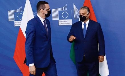 Mateusz Morawiecki, premier polskiego rządu i Victor Orban, szef węgierskiego rządu podczas ostatnie