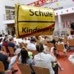 Pierwszy dzień edukacji w niemieckiej szkole podstawowej. Dzieci idą do szkoły z reguły w wieku 6 la