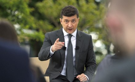 Wołodymyr Zełenski podczas środowego spotkania z mediami w ogrodzie pałacu Maryjskiego w Kijowie