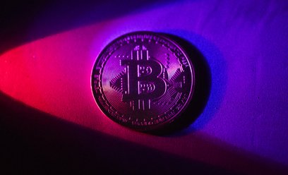 Atak Izraela na Iran wywołuje panikę na rynku krypto. 128 mld dolarów wyparowało