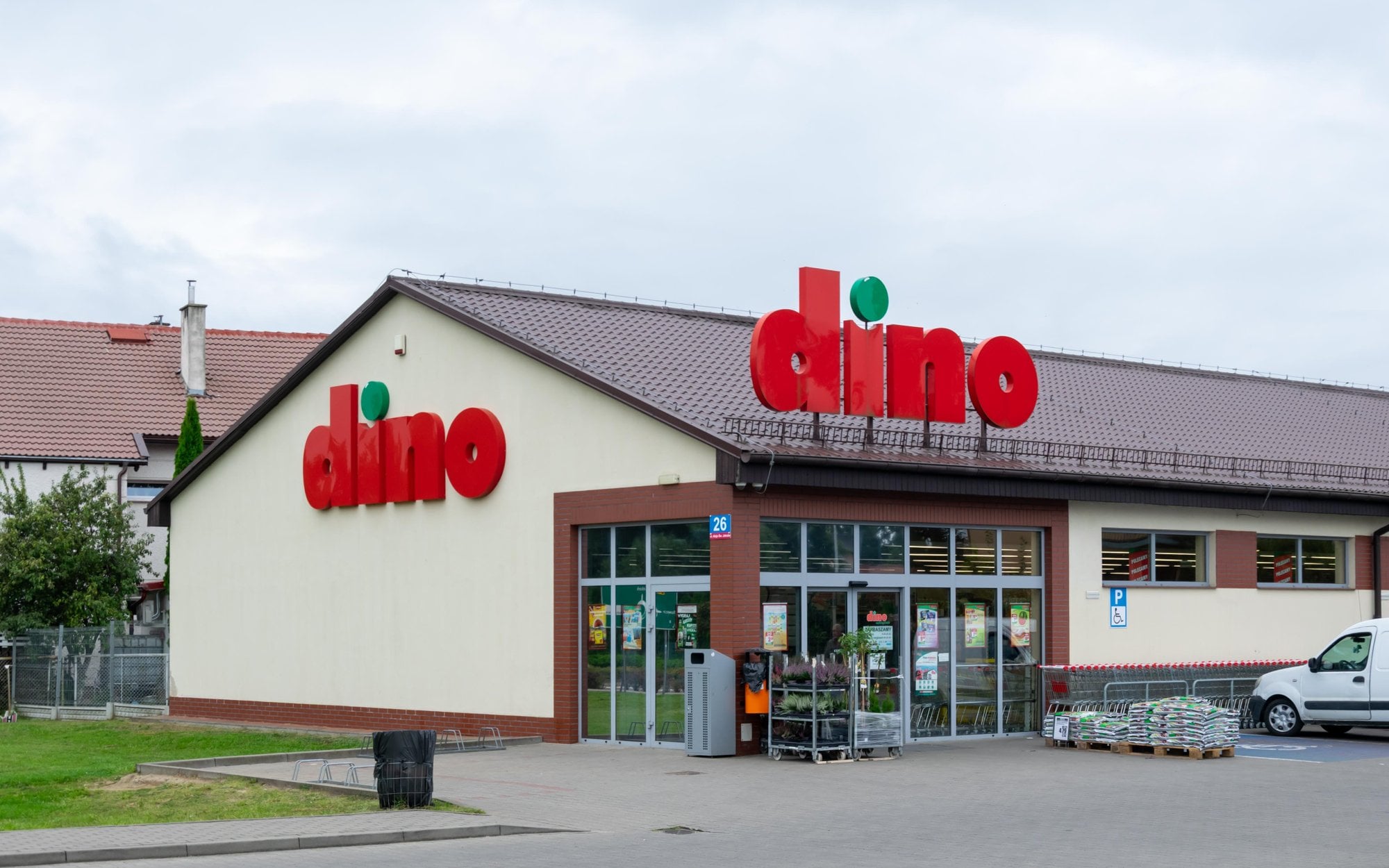 Ujawniono zarobki zarządu Dino. Premie sięgnęły setek tysięcy złotych