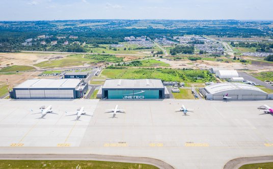 Pierwszy i trzeci hangar wynajął Wizz Air