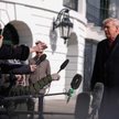 Donald Trump z dziennikarzami przez Białym Domem.