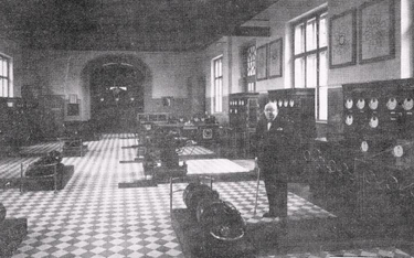 Prof. Jan Studniarski na początku lat 20. XX stulecia zorganizował nowoczesne laboratorium elektrote