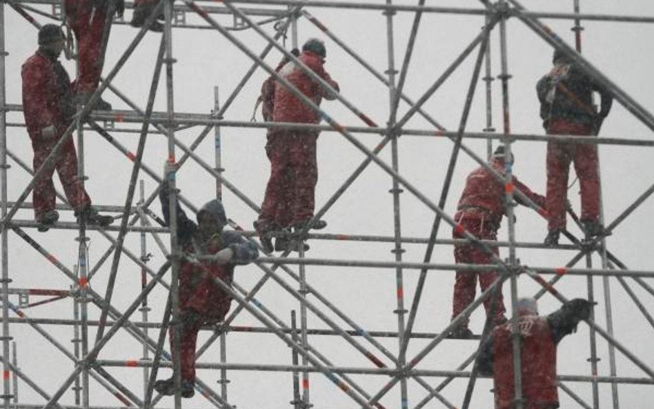 Zlecenia zamiast etatów receptą na kryzys