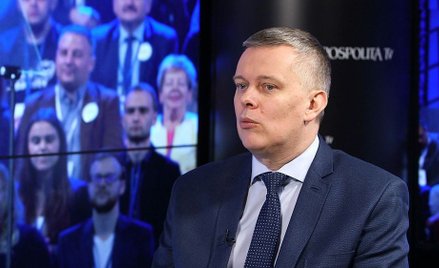 Siemoniak odpowiada Macierewiczowi: Niech ten oszust teraz milczy!