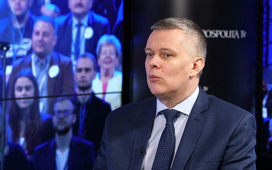 Siemoniak odpowiada Macierewiczowi: Niech ten oszust teraz milczy!