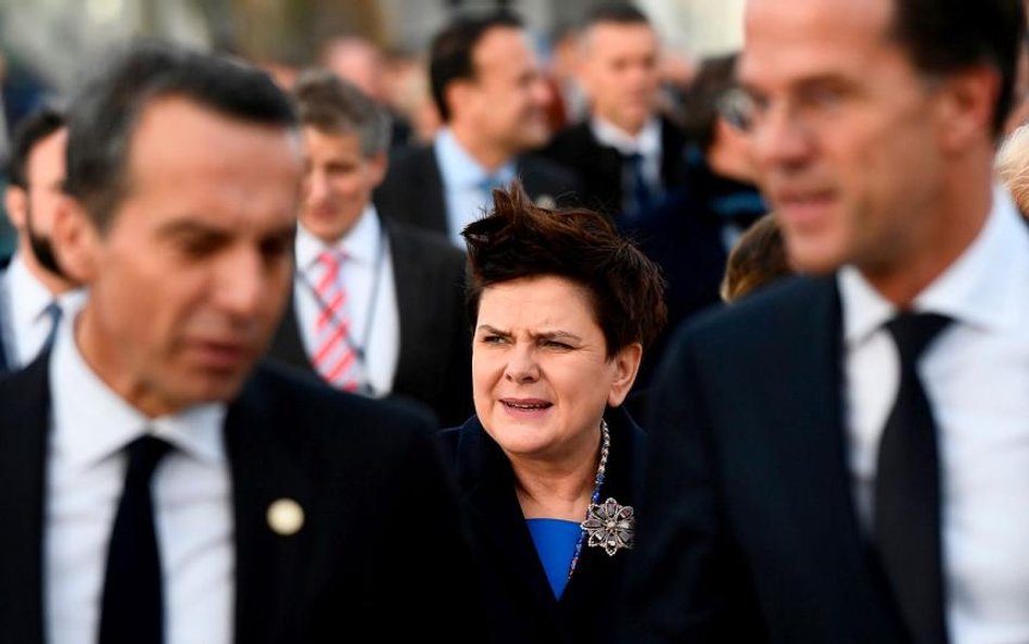 Wypowiedzi premier Beaty Szydło to przykład znanego z PRL dwójmyślenia