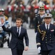 Emmanuel Macron zmierza na uroczystość zaprzysiężenia (Paryż, 14 maja). Czy ma dość energii i polity
