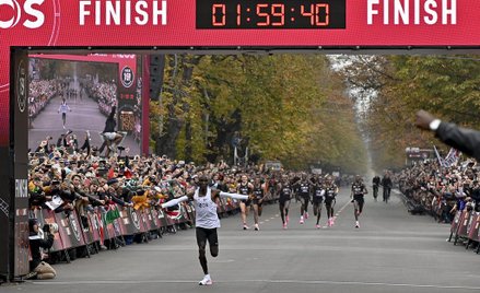 Eliud Kipchoge przebiegł maraton poniżej dwóch godzin