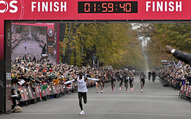 Eliud Kipchoge przebiegł maraton poniżej dwóch godzin
