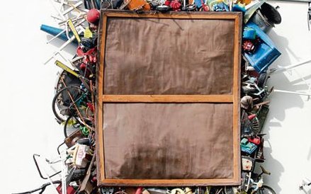 Bartosz Kokosiński, „Obraz pożerający narzędzia rekreacji”, 2015, drewno, metal, płótno, kolekcja pr