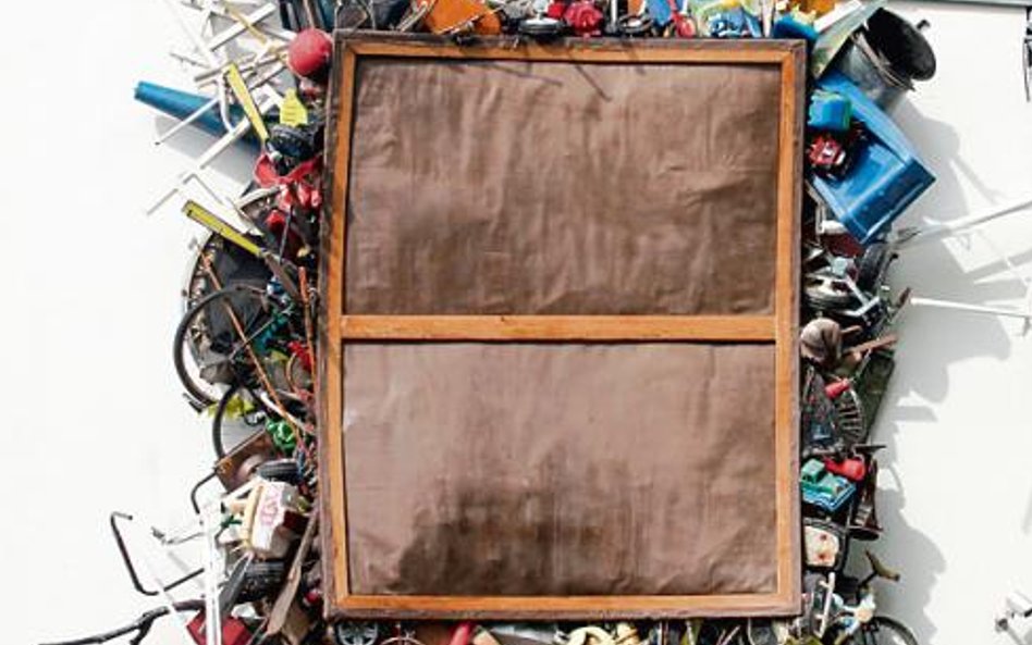 Bartosz Kokosiński, „Obraz pożerający narzędzia rekreacji”, 2015, drewno, metal, płótno, kolekcja pr