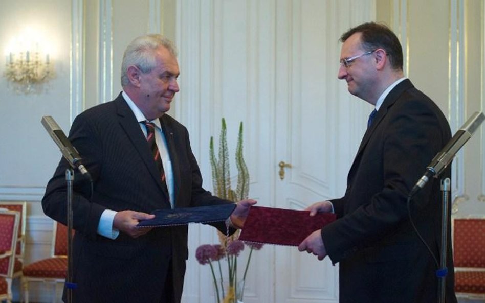 Prezydent Miloš Zeman przyjmuje rezygnację premiera Petra Necasa