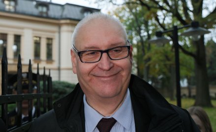Prezes Trybunału Konstytucyjnego Bogdan Święczkowski podczas wypowiedzi dla mediów przed siedzibą Tr
