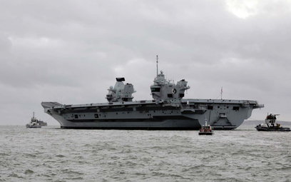 Lotniskowiec HMS Queen Elizabeth opuszcza bazę w Portsmouth by wziąć udział w operacji „Achillean” n