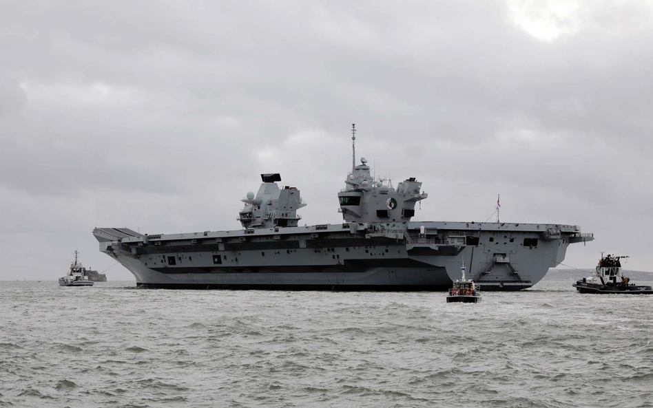 Lotniskowiec HMS Queen Elizabeth opuszcza bazę w Portsmouth by wziąć udział w operacji „Achillean” n