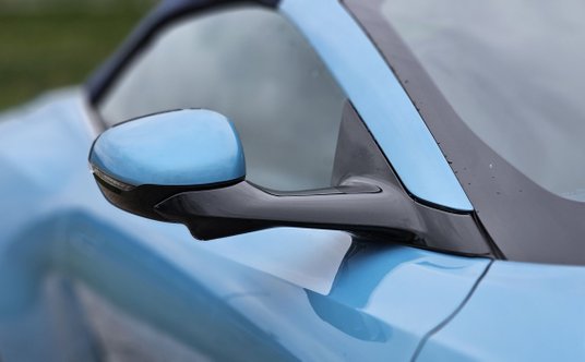 Aston Martin DB12 Volante