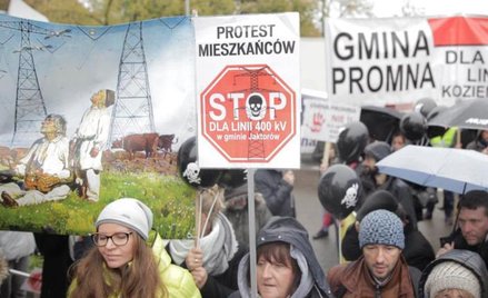 Demonstracja przeciwników linii wysokiego napięcia pod siedzibą PiS