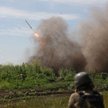 Ukraińska wyrzutnia rakietowa BM-21 Grad prowadzi ostrzał rosyjskich pozycji w pobliżu Bachmutu