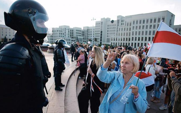 W sobotę na ulice Mińska znowu wyszły kobiety. Protesty na Białorusi trwają od wyborów 9 sierpnia