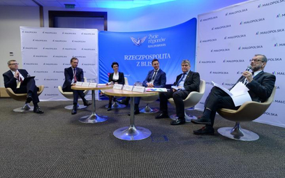 Uczestnicy debaty: Marcin Piasecki, redaktor dziennika „Rzeczpospolita”, Jacek Krupa, marszałek woje