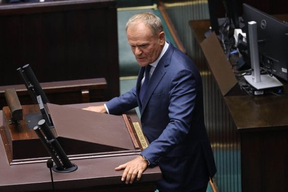 Premier Donald Tusk na sali obrad Sejmu